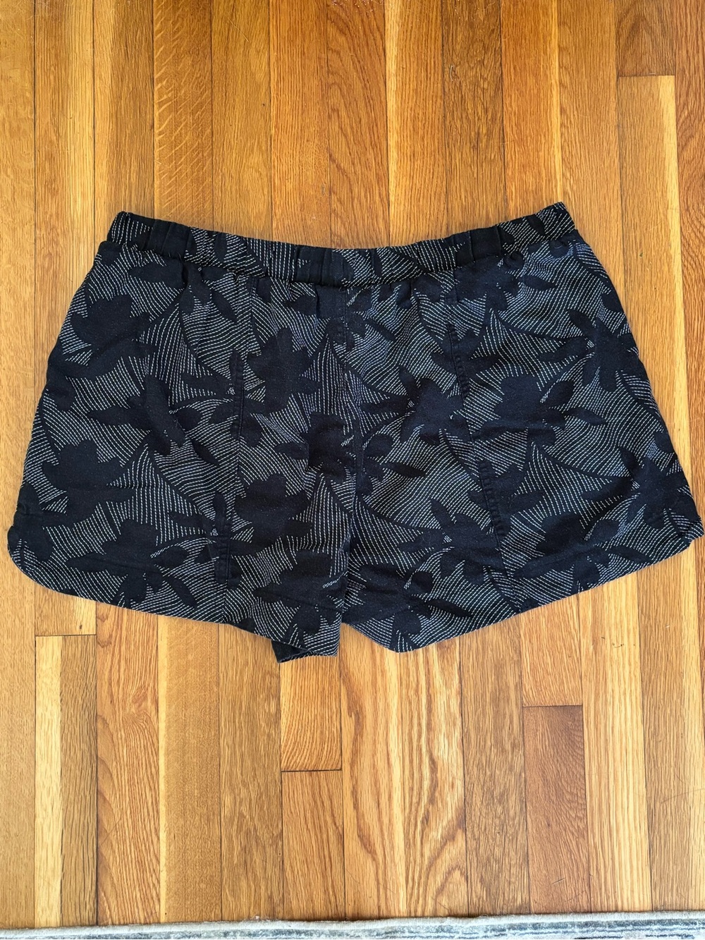 Universal Thread Black Floral-Print Shorts / XL - Picture 3 of 3